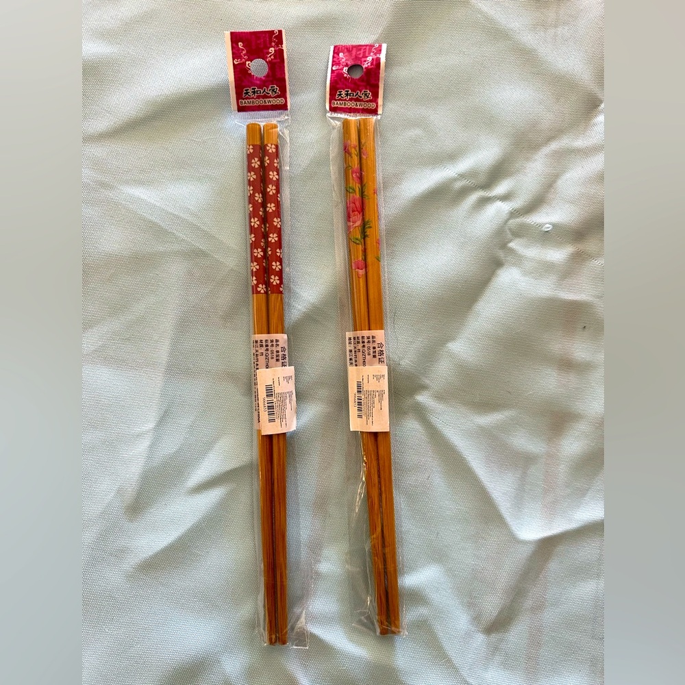 NEW Bamboo & Wood Reusable Chopsticks 2 Sets Of 2